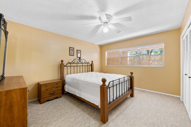 Building Photo - 3051 N Course Dr