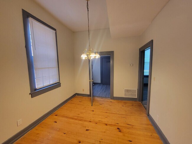 Building Photo - 508 3rd St