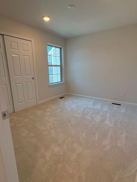 Building Photo - 112 S Buck Tavern Way