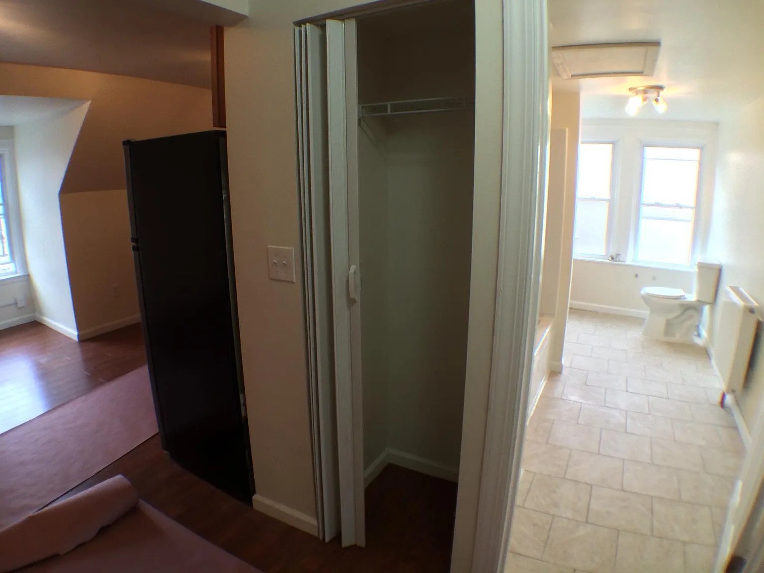 Building Photo - 5647 Hampton St