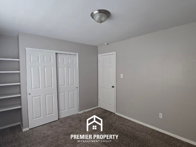 Building Photo - Stunning 3BR/2BA Florissant Home with Fireplace, 2-Car Garage & Fenced Yard!