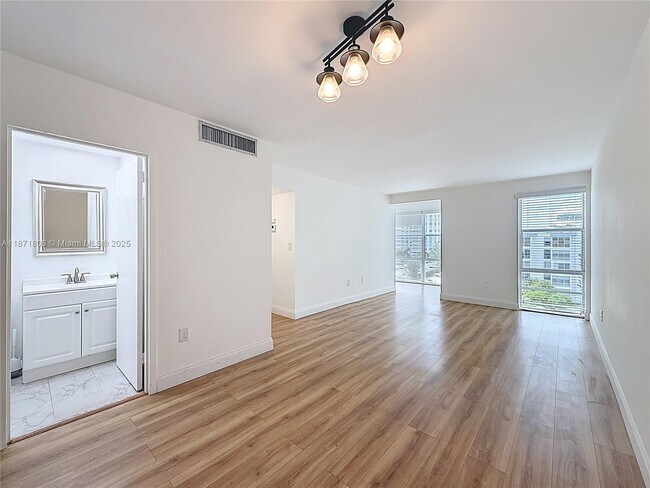 Building Photo - 17560 Atlantic Blvd