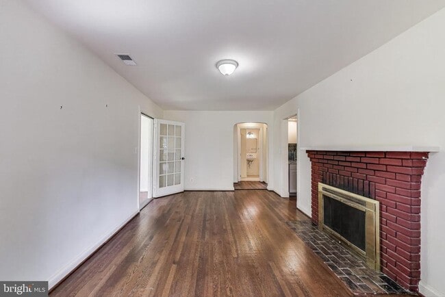 Building Photo - 5516 Greentree Rd