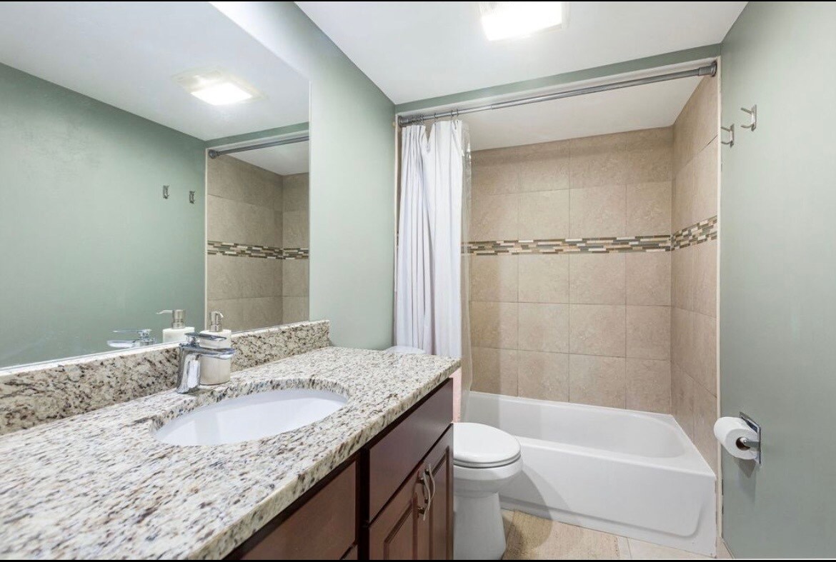 Building Photo - 450 Plum Creek Dr