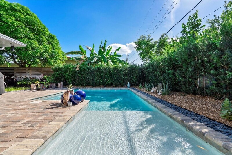 Building Photo - 1900 NE 42nd St