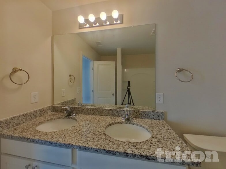 Building Photo - 507 Dayspring Dr