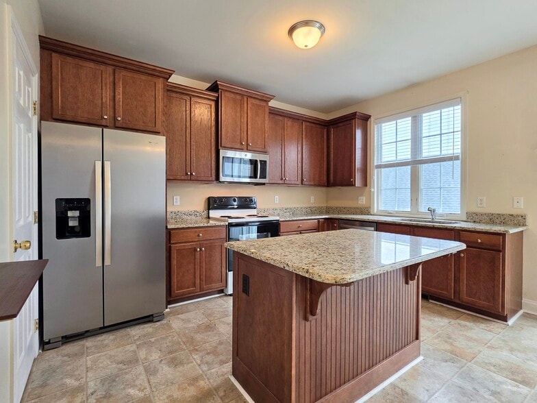 Building Photo - 214 Sagamore Hl