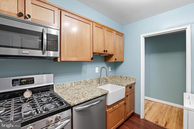 Building Photo - 2302 Colston Dr