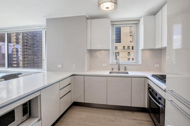 Building Photo - 1 bedroom in New York NY 10019