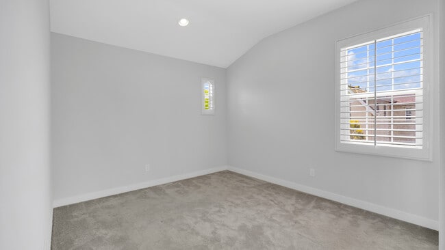 Building Photo - 183 Kingswood