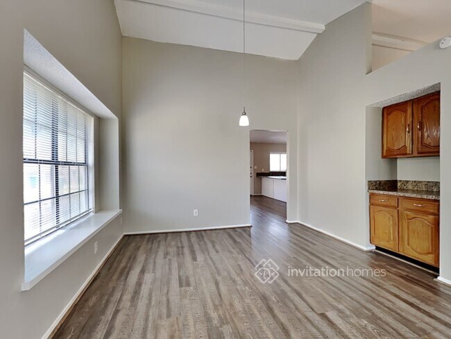 Building Photo - 513 Vincent St