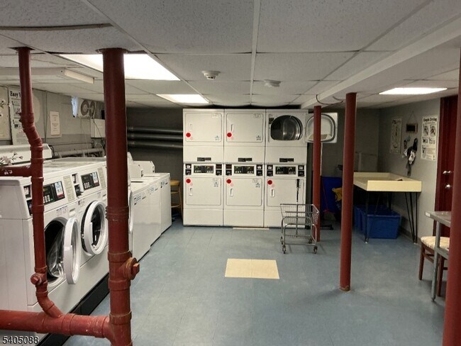 Building Photo - 6 Colonial Dr