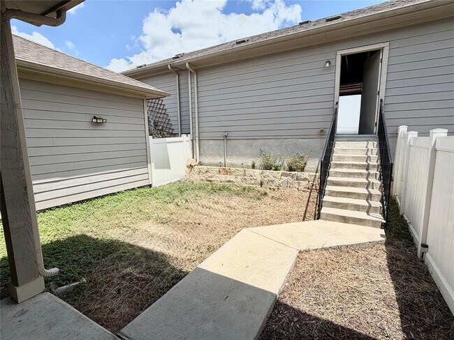 Building Photo - 601 Katmai Cir