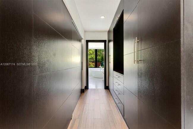 Building Photo - 15315 SW 84th Ave
