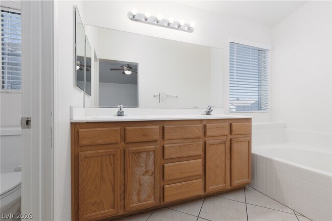 Building Photo - 6042 Highland Gardens Dr