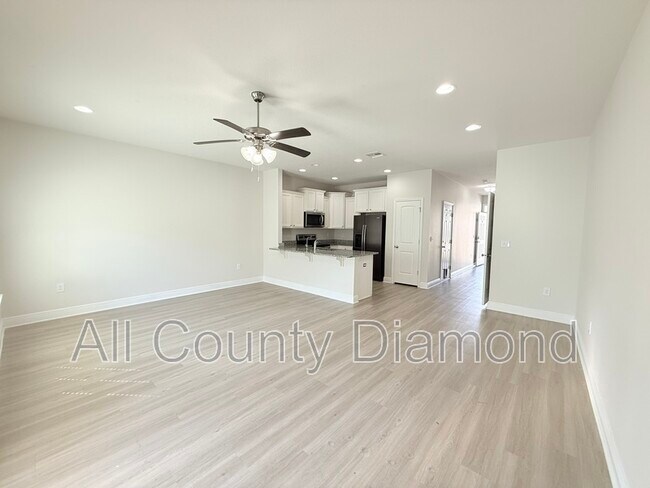 Building Photo - 7682 Shadow Lake Dr