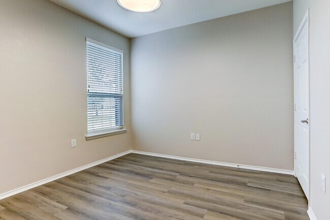 Building Photo - 11108 Helms Deep Dr