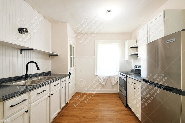 Building Photo - 1 br, 1 bath Duplex - 804 N Denny St