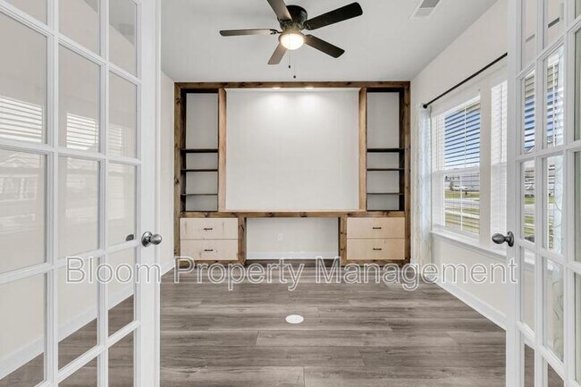 Building Photo - 450 Carrara Dr