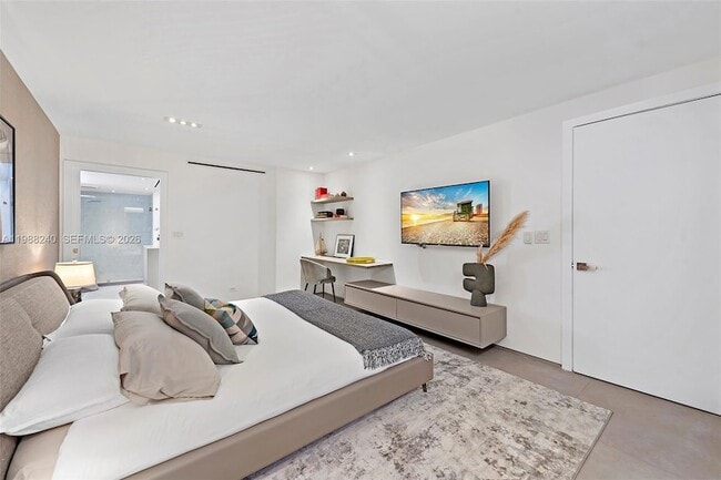 Building Photo - 2301 Collins Ave