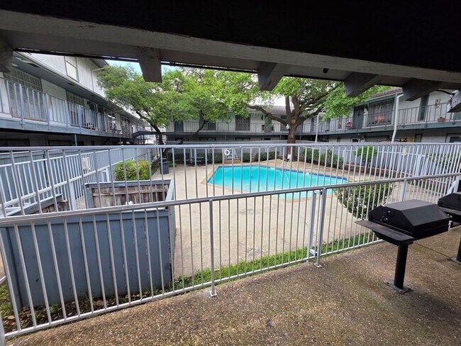 Primary Photo - Updated 1-Bedroom Condo Near Pool Ready fo...