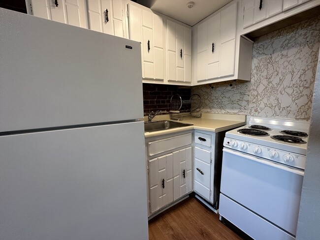 Building Photo - 658 Tremont St
