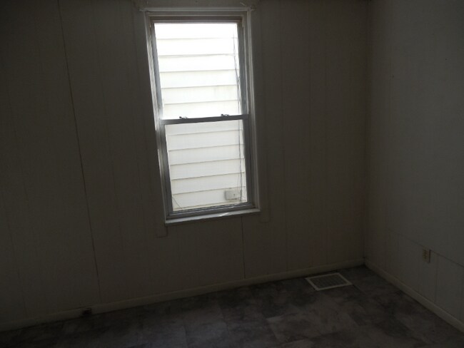 Building Photo - 322 N 11th St