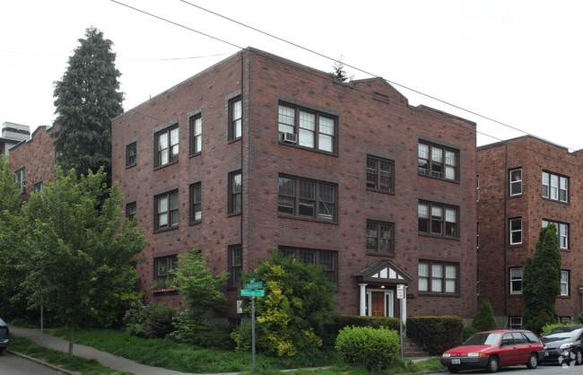Primary Photo - Devon Apartments