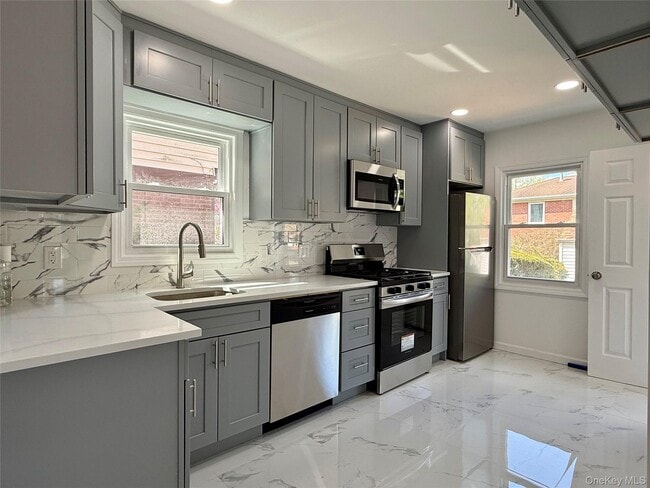 Building Photo - 48 79th Ave