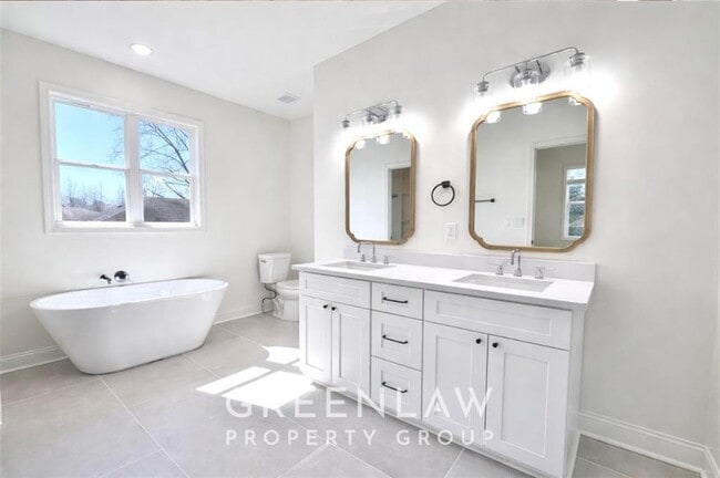 Building Photo - 830 Gaston St SW