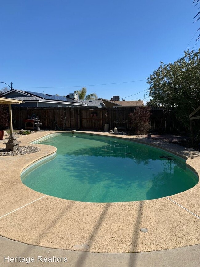 Building Photo - 3 br, 2 bath House - 379 W Deodar