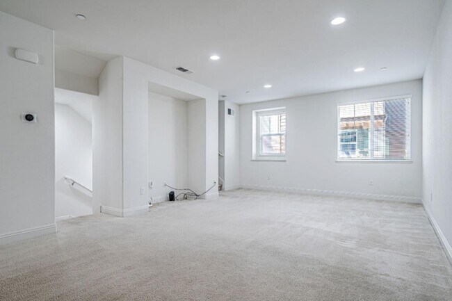 Building Photo - 6704 S Mariposa Ln