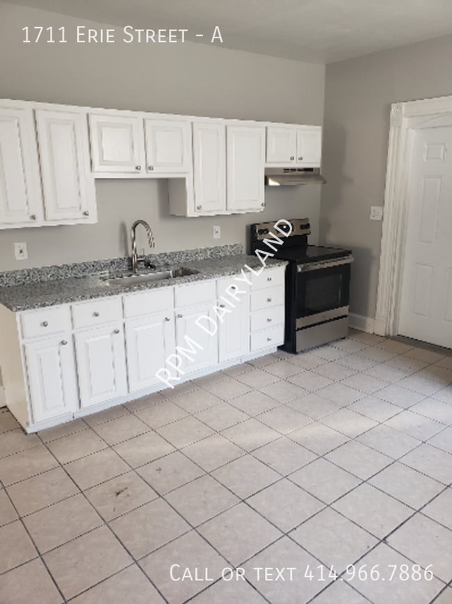 Building Photo - 1711 Erie St