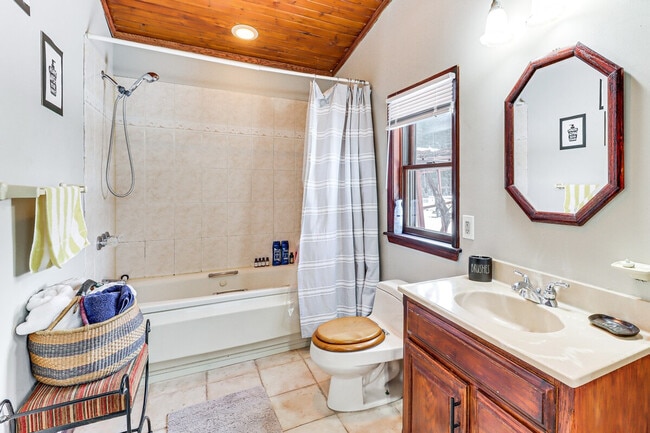 Building Photo - 353 Cherry Lane Rd