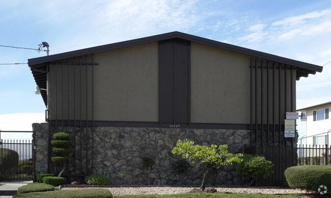 Building Photo - 16063 Liberty St