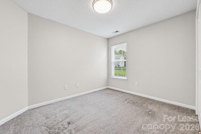 Building Photo - 145 English Hills Dr