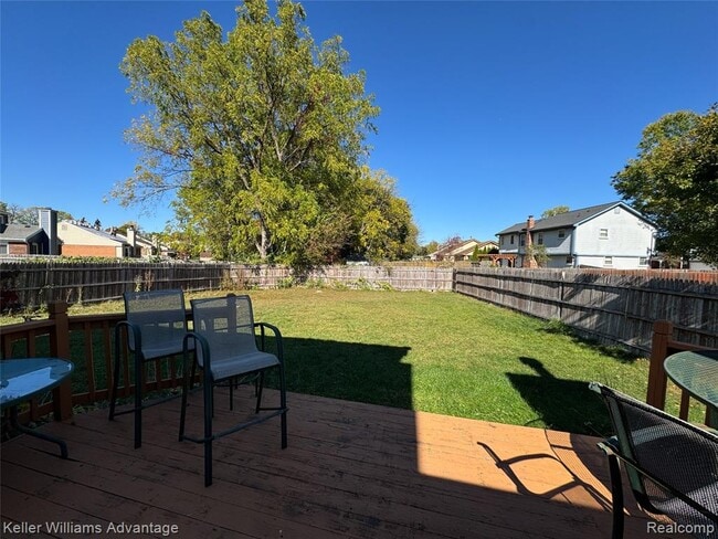 Building Photo - 2867 Woodmont Dr W