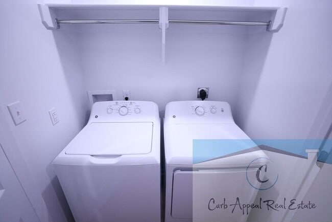 Building Photo - Move in special $650!! Luxury 2 bed, 1 bath duplex - new construction!! Washer and dryer and util...