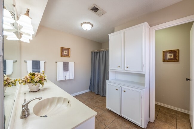 Building Photo - 6030 Gallant Forest Dr