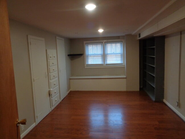 Building Photo - 1008 S Glenwood Ave