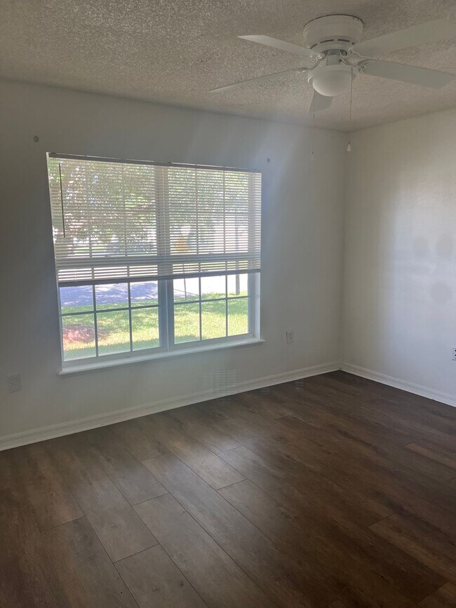 Building Photo - 3 BR/2BA $1950 Middleburg