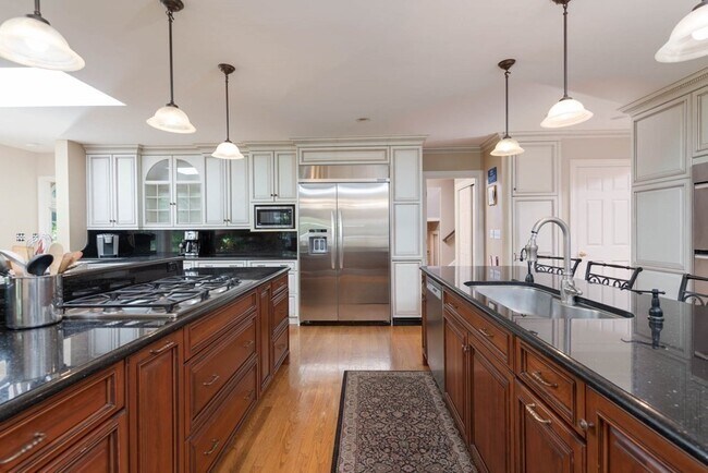 Building Photo - 4 Elliston Rd