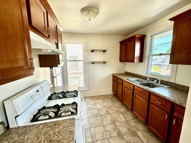 Building Photo - 335 James Ave SE