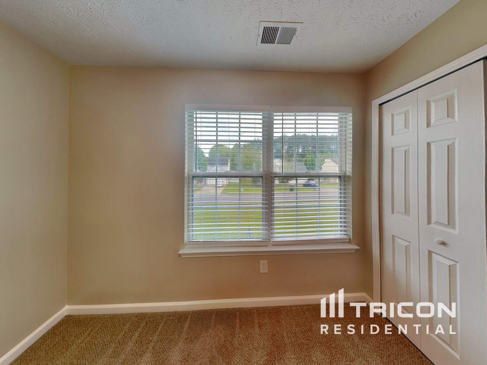 Building Photo - 203 Woodcreek Way