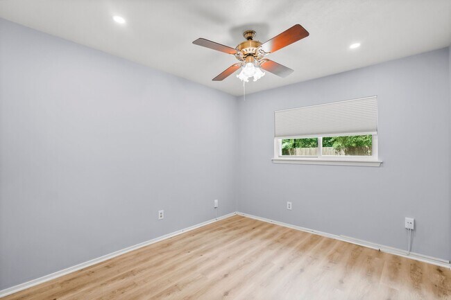 Building Photo - 3 Gambrel Oak Pl