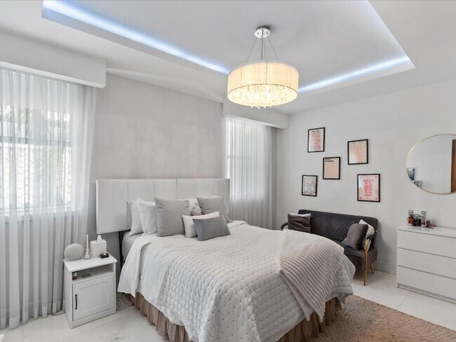 Building Photo - 3917 S Le Jeune Rd