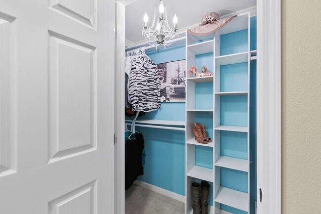 Building Photo - Luxury 1 Bedroom Condo