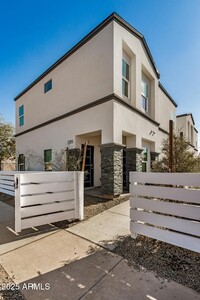 Building Photo - 1305 E Madison St