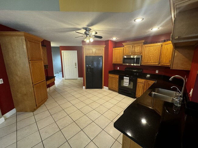 Building Photo - Spacious Duplex in Rockingham County