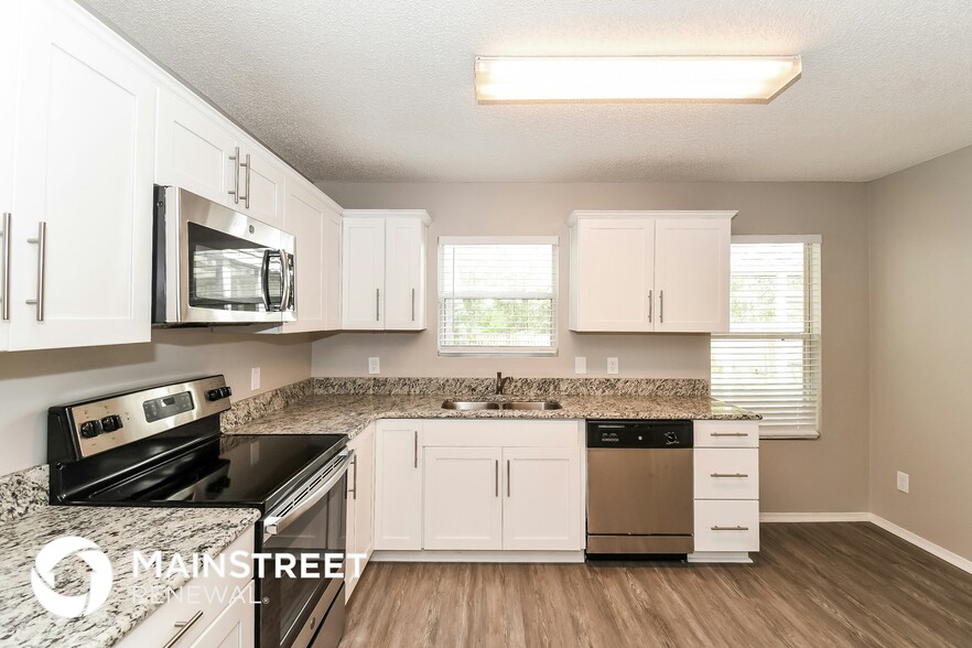 Building Photo - 636 Staffordshire Dr